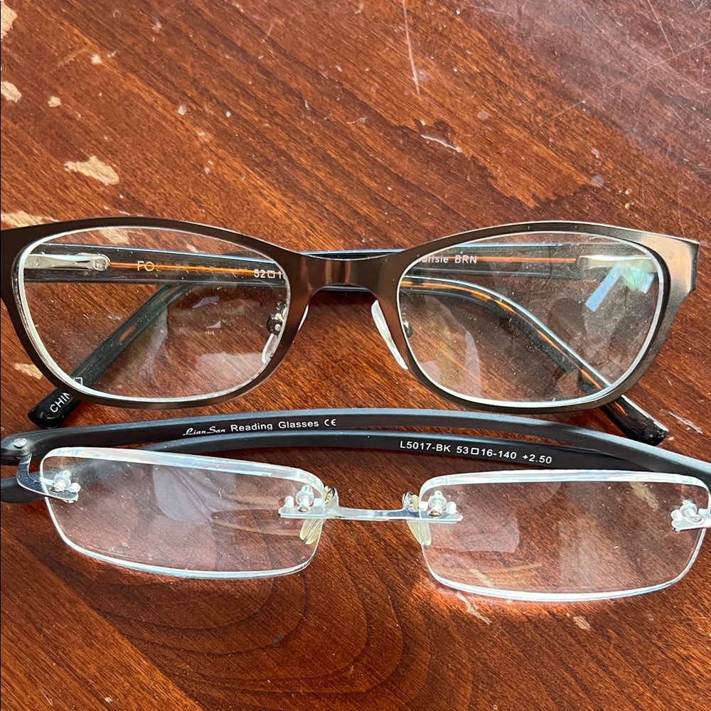 Stylish Reading Glasses Set - Picture 3 of 6